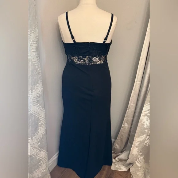 Plus Dress 🖤 - Picture 10 of 11